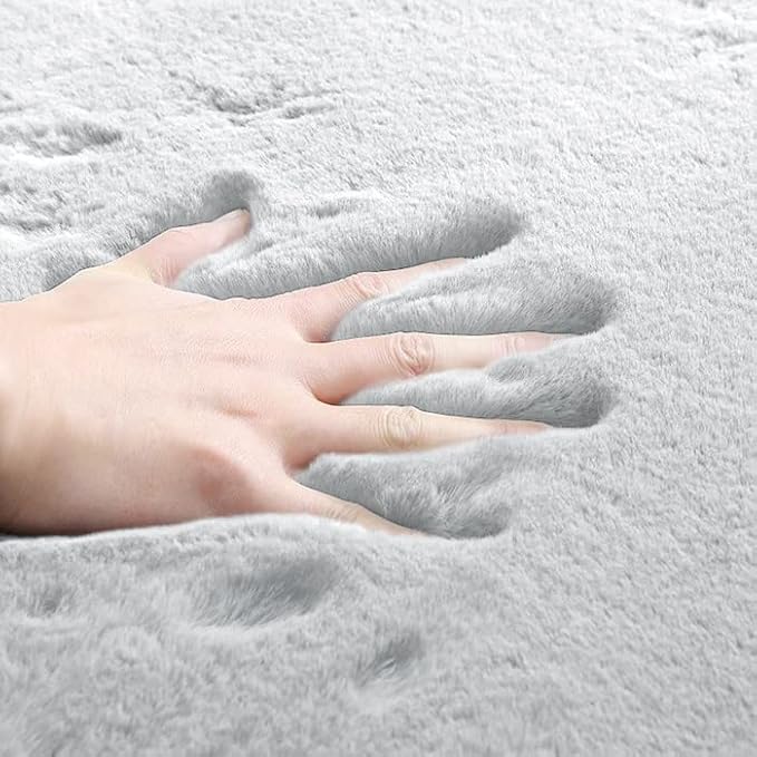 ORINOVA Faux Fur Rug 6x9 Plush Washable Area Rugs for Bedroom Fluffy Rabbit Fur Rug for Living Room Light Grey Rugs Teen Room Home Decor Rectangle