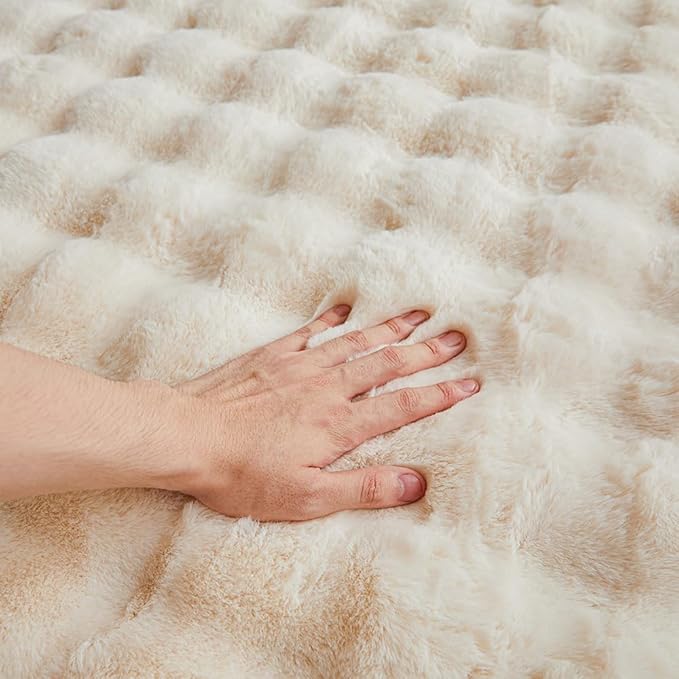 Creamy White Rabbit Plush Rug 2'x3', Fluffy Faux Fur Shaggy Area Rug for Nursery, Kids Room Decor, Soft Fuzzy Carpet for Living Room, Bedroom, Teen Girls Room