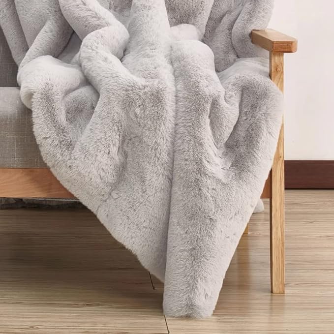 ORINOVA Washable Area Rugs 5x8 Rugs for Living Room Silver Grey Faux Rabbit Fur Rug for Bedroom Faux Sheepskin Rug Teen Room Home Décor