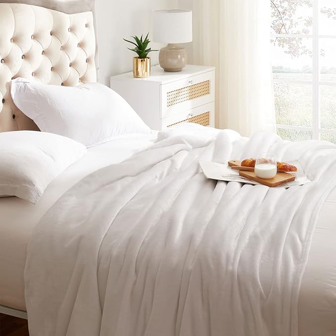 KMUSET Fleece Blanket Twin Size White Lightweight Throw Blanket Super Soft Cozy Microfiber Blanket 60x80 Inches