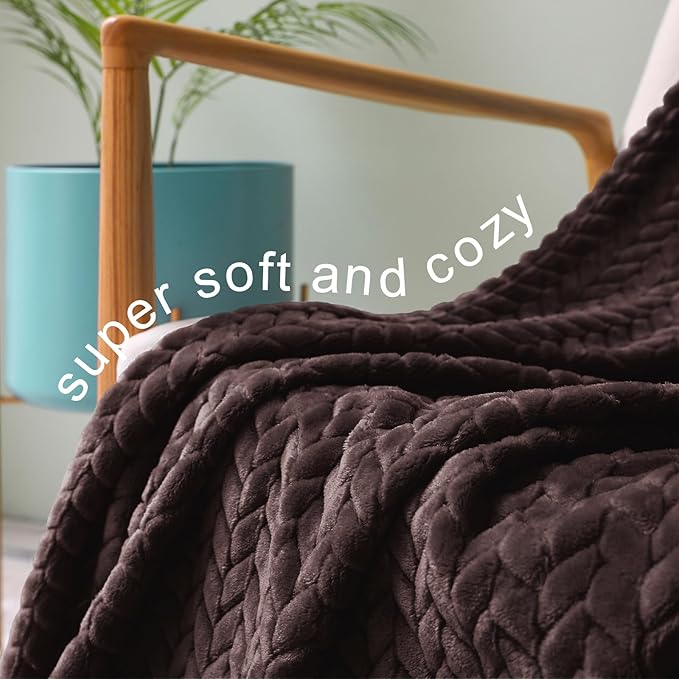 Exclusivo Mezcla Fleece Throw Blanket for Couch and Bed, 50x70 Inches Soft Cozy Jacquard Flannel Blankets, Lightweight Fuzzy Plush Warm Throws for Women, Coffee