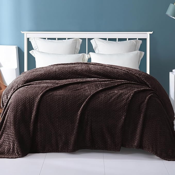 Exclusivo Mezcla Fleece Twin Size Blanket for Bed, 60x80 Inches Soft Cozy Jacquard Flannel Blankets, Lightweight Fuzzy Plush Warm for Women, Coffee