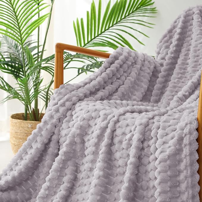 Exclusivo Mezcla Fleece Twin Blanket for Bed, Extra Large Fuzzy Light Grey Bed Blankets, Soft Cozy Plush Sofa Throws for All Seasons, 90x66 Inches