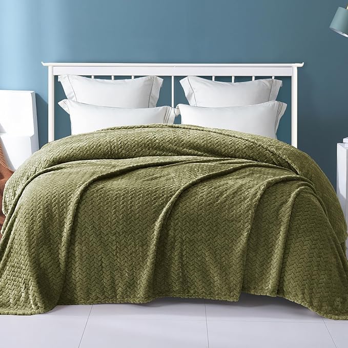 Exclusivo Mezcla Fleece Twin Size Blanket for Bed, 90x66 Inches Soft Cozy Jacquard Flannel Blankets, Lightweight Fuzzy Plush Warm for Women, Olive Green