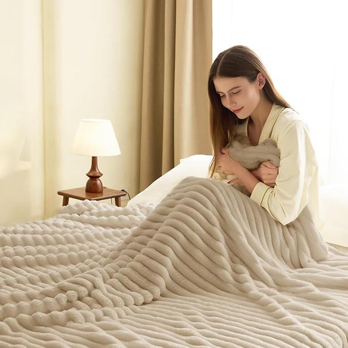 HIMEET Linen Ribbed King Size Blanket for Bed - 300GSM Lightweight Fleece Blanket for Men Women, Large Cozy Sofa Couch Bed Blankets Gifts, Striped Spring Home Room Decor, Linen, 108x90 Inches