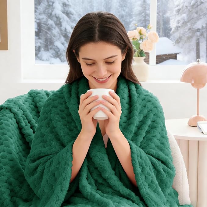 BEDELITE Fleece Throw Blanket for Couch & Bed - 3D Jacquard Decorative Dark Green Blanket, Super Soft and Cozy Warm Fuzzy Blanket All Seasons Suitable, 50x60Inches