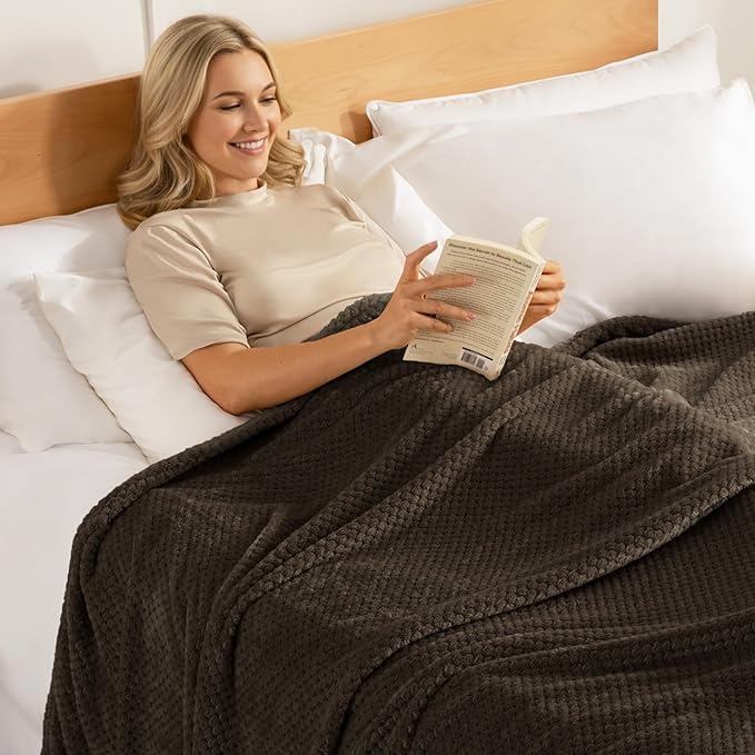 Exclusivo Mezcla Fleece Bed Blanket King Size, Super Soft and Warm Blankets for Couch, Sofa and Bed Waffle Textured, Cozy, Fuzzy and Lightweight (Coffee, 90x104 Inches)