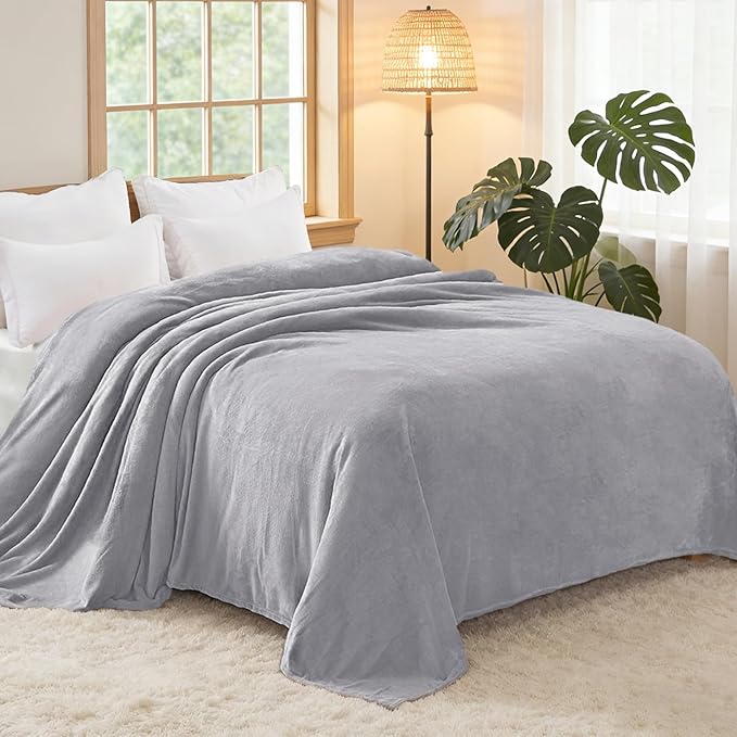 Exclusivo Mezcla Fleece Blanket Twin Size for Bed, Super Soft and Warm, All Season, Cozy, Plush, Lightweight, 60x80 Inches Light Grey