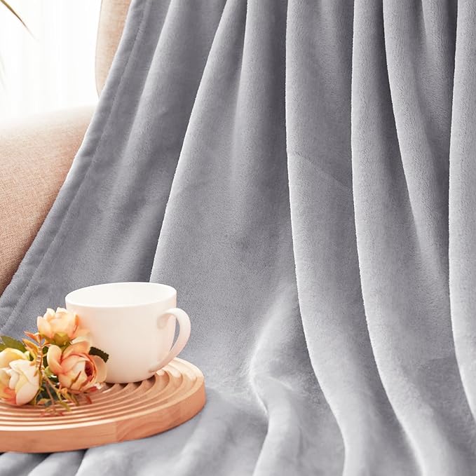 Exclusivo Mezcla Fleece Blanket King Size for Bed, Super Soft and Warm, All Season, Cozy, Plush, Lightweight, 90x104 Inches, Light Grey