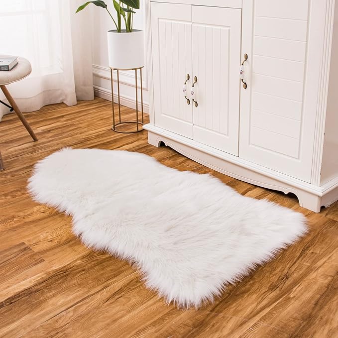 EasyJoy Ultra Soft Fluffy Shaggy Area Rug Faux Fur Rug Chair Cover Seat Pad Fuzzy Area Rug for Bedroom Floor Sofa Living Room (2 x 4 ft Sheepskin, White)
