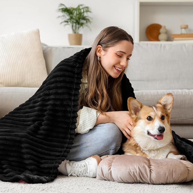BEDELITE Fleece Throw Blanket for Couch – 3D Ribbed Jacquard Soft and Warm Decorative Fuzzy Blanket – Cozy, Fluffy, Plush Lightweight Black Throw Blankets for Bed, Sofa, 50x70 inches