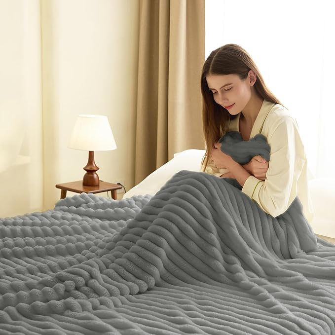 HIMEET Grey Ribbed King Size Blanket for Bed - 300GSM Lightweight Fleece Blanket for Men Women, Large Cozy Sofa Couch Bed Blankets Gifts, Striped Spring Home Room Decor, Grey, 108x90 Inches