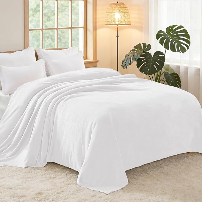 Exclusivo Mezcla Fleece Blanket Twin Size for Bed, Super Soft and Warm, All Season, Cozy, Plush, Lightweight, 90x66 Inches, Pure White