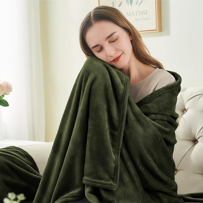 BEDELITE Fleece Blanket Twin Size Olive Green Throw Blankets for Couch & Bed, Luxury Plush Cozy Fuzzy Blanket 60x80 inches, Super Soft Warm Lightweight Throw Blanket for Travel Camping