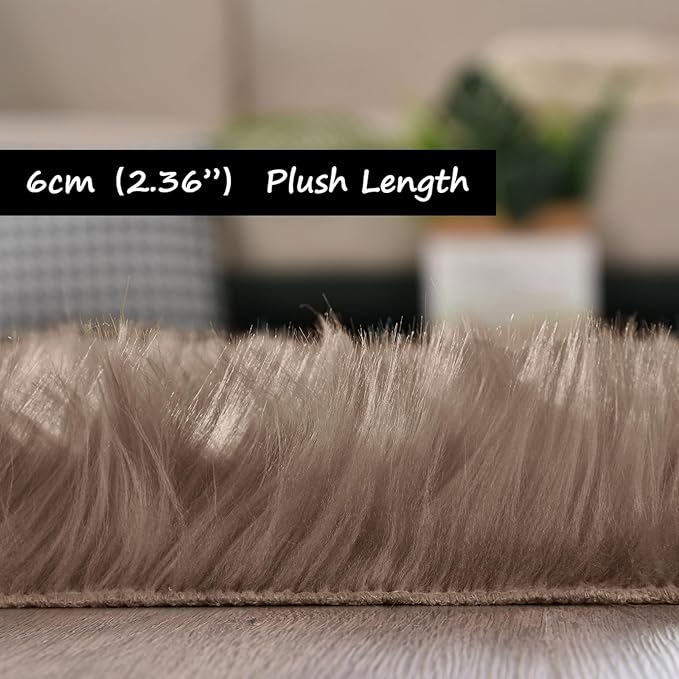 Goolela Beige Circle Faux Fur Rug 3ft Fuzzy Furry Small Round Sheepskin Rug for Bedroom Dorm Soft Shaggy Plush Aesthetic Carpet Washable
