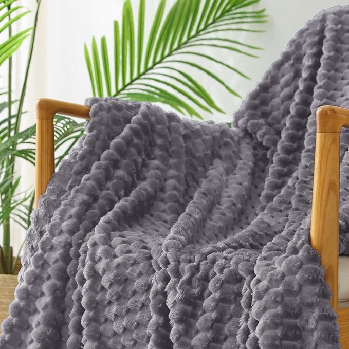 Exclusivo Mezcla Fleece King Blanket for Bed, Extra Large Fuzzy Dark Grey Bed Blankets, Soft Cozy Plush Sofa Throws for All Seasons, 90x104 Inches