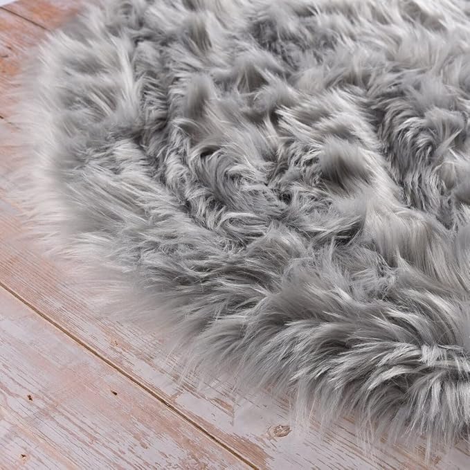 ORINOVA Silver Grey Shag Faux Sheepskin Fuzzy Fur Rugs for Bedroom Circle Plush Washable Furry Fur Area Rugs for Living Room Nursery 4ft X 4ft Rug