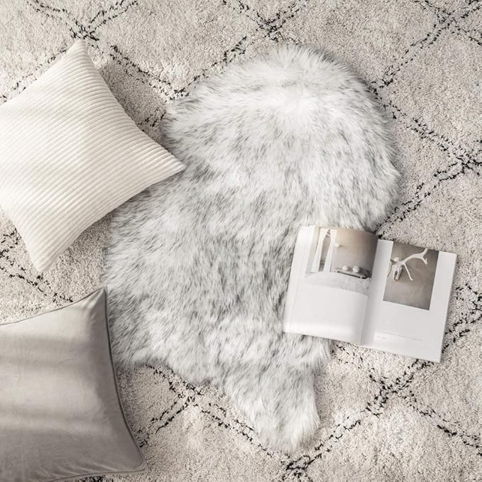 MIULEE Fluffy Rug Soft Shaggy Faux Fur Area Rug Luxury Plush Sheepskin Carpet for Bedroom Living Room Sofa Chair 2 x 3 Feet, Gradient Grey
