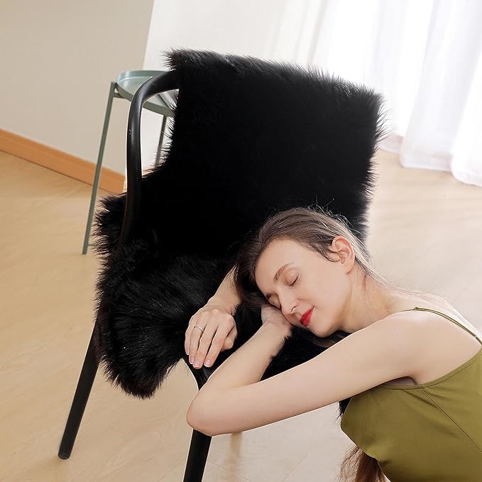 linmopm Faux Fur Rug Sheepskin Shag Fluffy Fuzzy Black 2x3 ft Small Rugs for Bedroom Bedside Bed Floor Living Room Plush High-Density Cushion Carpet Super Sofa Cover