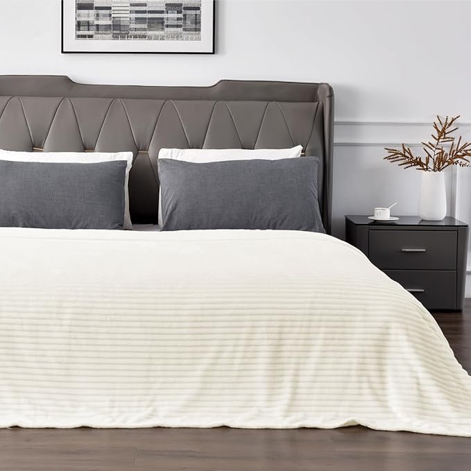 BEDELITE Fleece Blanket Queen Size – 3D Ribbed Jacquard Soft and Warm Decorative Fuzzy Blankets – Cozy, Fluffy, Plush Lightweight Throw Blankets for Couch, Bed, Sofa(Cream, 90x90 inches)