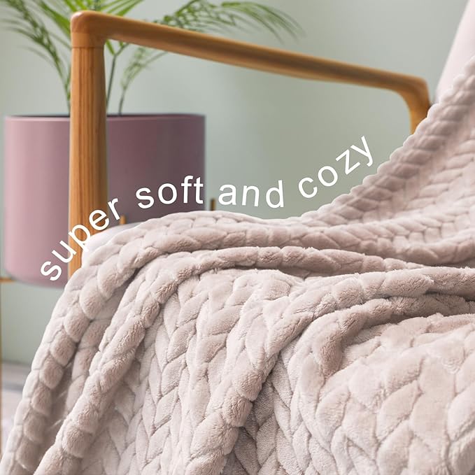 Exclusivo Mezcla Fleece King Size Blanket for Bed, 90x104 Inches Soft Cozy Jacquard Flannel Blankets, Lightweight Fuzzy Plush Warm for Women, Camel