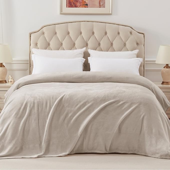 Exclusivo Mezcla Fleece Blanket Twin Size for Bed, Super Soft and Warm, All Season, Cozy, Plush, Lightweight, 90x66 Inches, Camel