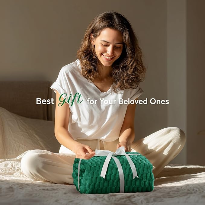 BEDELITE Fleece Throw Blanket for Couch & Bed - 3D Jacquard Decorative Dark Green Blanket, Super Soft and Cozy Warm Fuzzy Blanket All Seasons Suitable, 50x60Inches