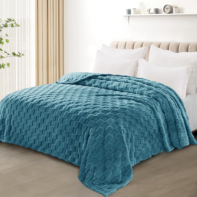 Exclusivo Mezcla Twin Size Flannel Fleece Blanket, Super Soft and Warm Lightweight Checkered Pattern Blanket for All Seasons, 60x80 Inches, Slate Blue