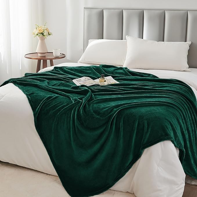 BEDELITE Fleece Blanket King Size Blankets for Bed, Luxury Plush Cozy Fuzzy Blanket 108x90 inches, Super Soft Warm Lightweight Throw Blanket All Seasons Suitable, Forest Green