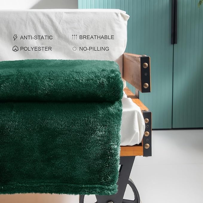 Exclusivo Mezcla Plush Fuzzy Fleece Throw Blanket Extra Large, Super Soft, Fluffy and Warm Blankets for Couch, Bed, All Season (Forest Green, 50x70 inches)