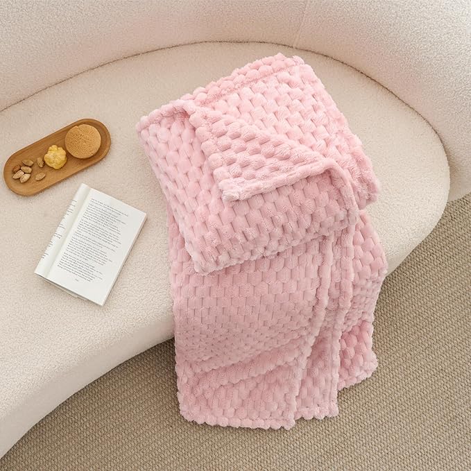 BEDELITE Fleece Blanket - 3D Jacquard Decorative Pink King Size Blankets for Bed, Soft and Cozy Warm Plush Fluffy Blanket All Seasons Suitable, 108x90Inches