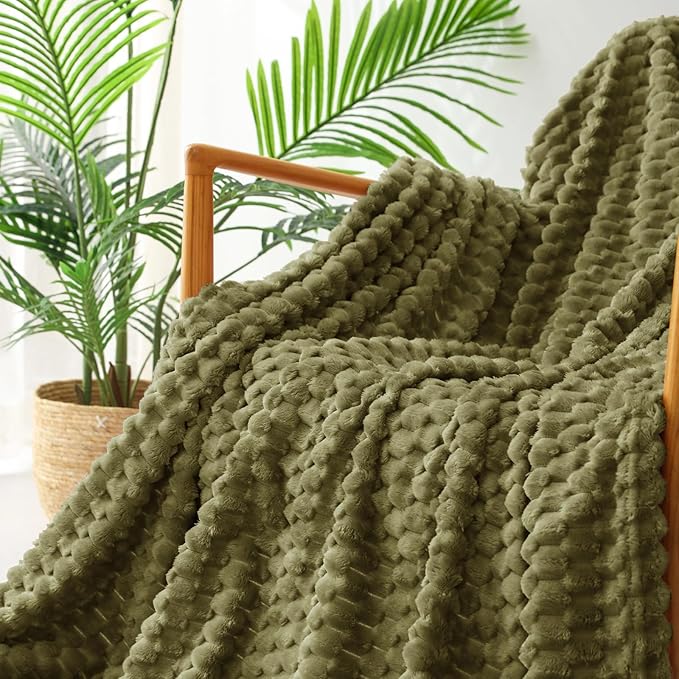 Exclusivo Mezcla Fleece King Blanket for Bed, Extra Large Fuzzy Olive Green Bed Blankets, Soft Cozy Plush Sofa Throws for All Seasons, 90x104 Inches