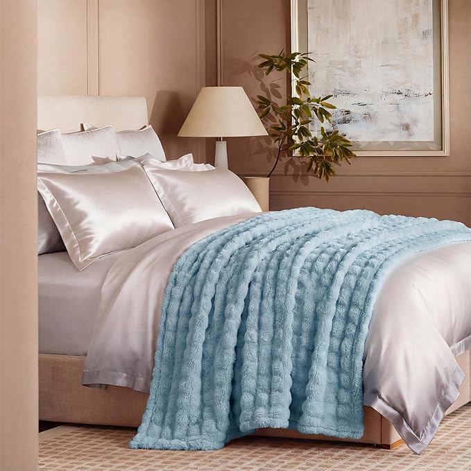 Bedsure 3D Fleece Bubble Blanket - GentleSoft Blue King Blanket for Bed Sofa Room Decor - Luxury Soft Cozy Gifts for Kids Girls, Lightweight, All Seasons, Light Blue, 108"×90"