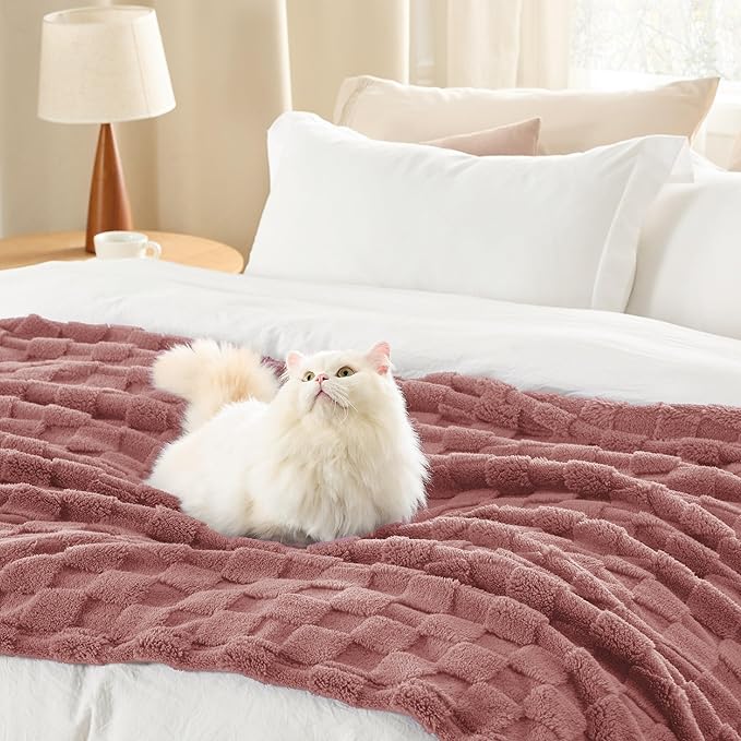 Bedsure GentleSoft Dusty Pink Throw Blanket for Couch - Checkered Fleece Blankets Gifts for Women Kids Girls, Cute Soft Cozy Throw for Bedroom Home Decor Gifts, 50x60 Inches