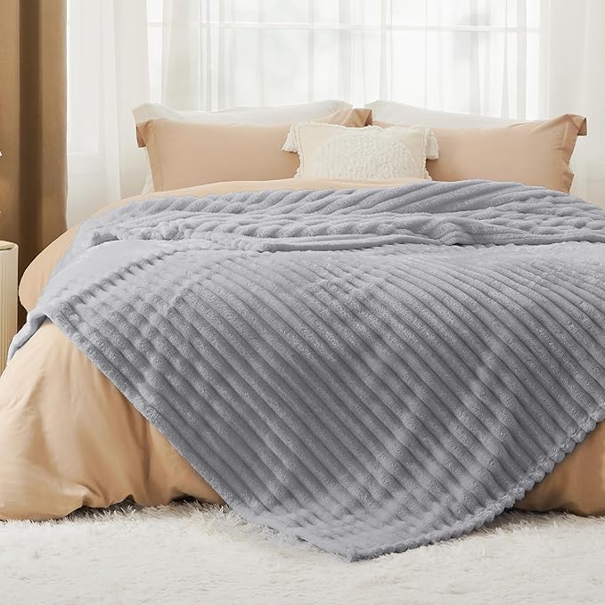 Bedsure GentleSoft Full Size Blanket for Bed - Cozy Soft Blankets for Womenn, Cute Large Fleece Throws for Girls, Light Grey, 84x90 Inches