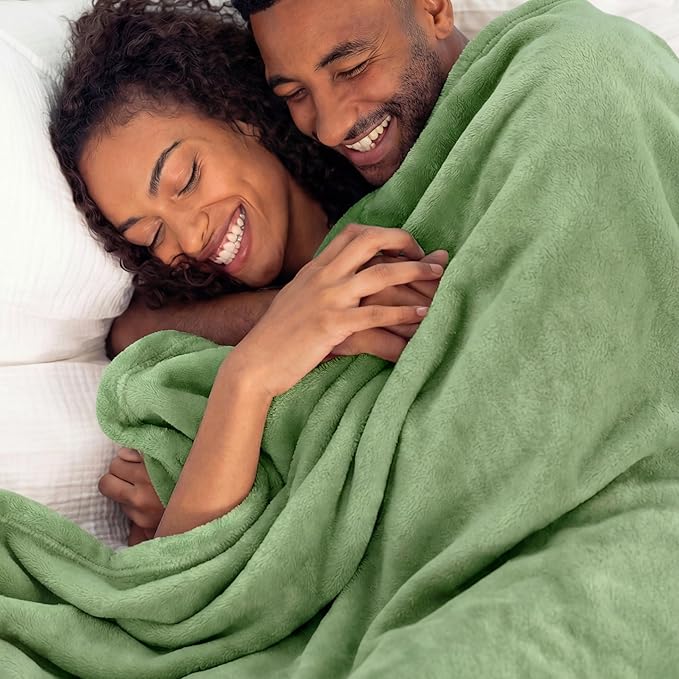 Bedsure GentleSoft Fleece Blanket Twin Size Green - 300GSM Lightweight Plush Fuzzy Cozy Soft Warm Blanket for Bed, Sofa, Couch, Travel, Camping, Emerald, 60x80 inches