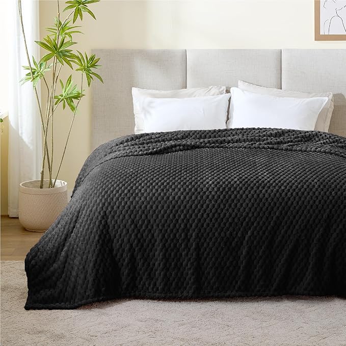 BEDELITE Fleece Blanket - 3D Jacquard Decorative Black King Size Blankets for Bed, Soft and Cozy Warm Plush Fluffy Blanket All Seasons Suitable, 108x90Inches