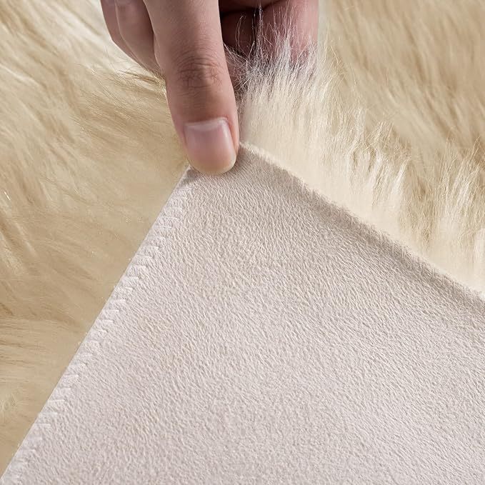 Ciicool Round Fur Fluffy Area Rug for Bedroom, Beige Faux Fur Rugs Furry Circle for Kids Room, Cute Furry Nursery Carpet, Plush Shag Circular Rugs Floor Carpets for Teen Girl Room, 3x3 Ft