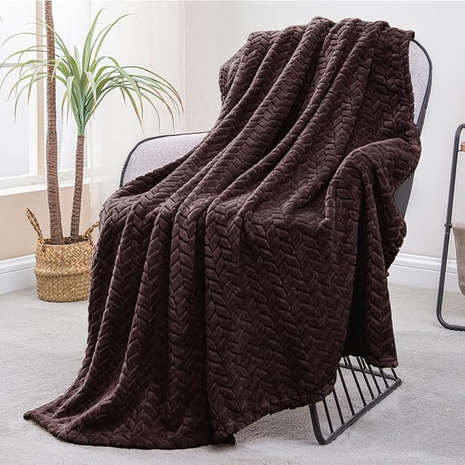 Exclusivo Mezcla Fleece Throw Blanket for Couch and Bed, 50x70 Inches Soft Cozy Jacquard Flannel Blankets, Lightweight Fuzzy Plush Warm Throws for Women, Coffee