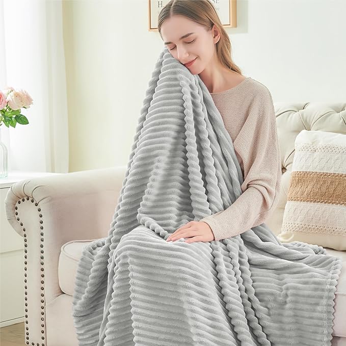 BEDELITE Fleece Throw Blanket for Couch – 3D Ribbed Jacquard Soft and Warm Decorative Fuzzy Blanket – Cozy, Fluffy, Plush Lightweight Light Grey Throw Blankets for Bed, Sofa, 50x60 inches