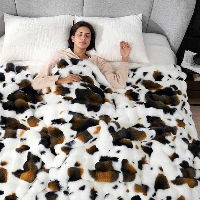 Cozy Bliss Cow Print Faux Fur Throw Blanket for Couch, Fuzzy Soft Plush Thick Bubble Blanket for Sofa Bedroom Living Room, 60x80 Inches