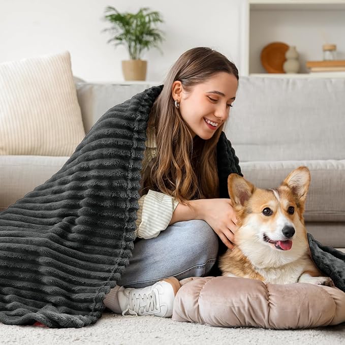 BEDELITE Fleece Blanket Twin Size – 3D Ribbed Jacquard Soft and Warm Decorative Fuzzy Blankets – Cozy, Fluffy, Plush Lightweight Throw Blankets for Couch, Bed, Sofa(Charcoal Grey, 60x80 inches)