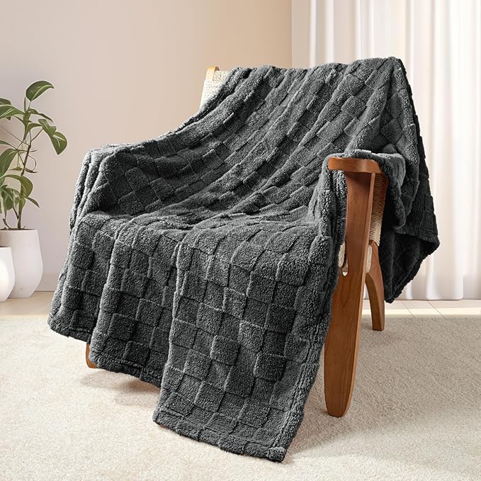 Exclusivo Mezcla Fleece Throw Blanket for Couch,Super Soft and Warm Lightweight Checkered Pattern Blankets for All Seasons, 50x60 Inches, Dark Grey
