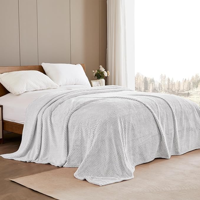 Exclusivo Mezcla Fleece Bed Blanket King Size, Super Soft and Warm Blankets for Couch, Sofa and Bed Waffle Textured, Cozy, Fuzzy and Lightweight (Heather Light Grey, 90x104 Inches)