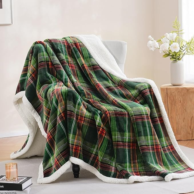 PU MEI Sherpa Fleece Throw Blanket 80" x 90" Reversible Plush Fluffy Large Big Blanket Lattice Flannel Blankets for All Season Use, Chrismas Green