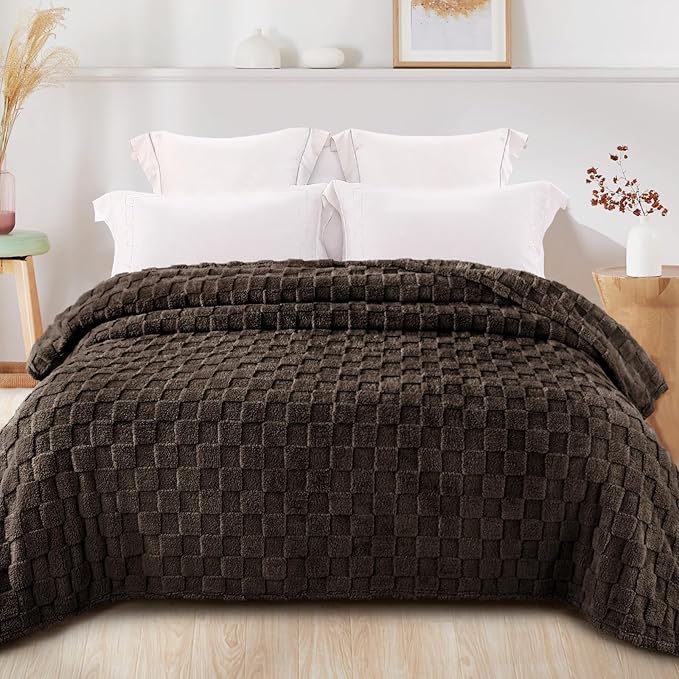 Exclusivo Mezcla Twin Size Flannel Fleece Blanket, Super Soft and Warm Lightweight Checkered Pattern Blankets for All Seasons, 60x80 Inches, Coffee