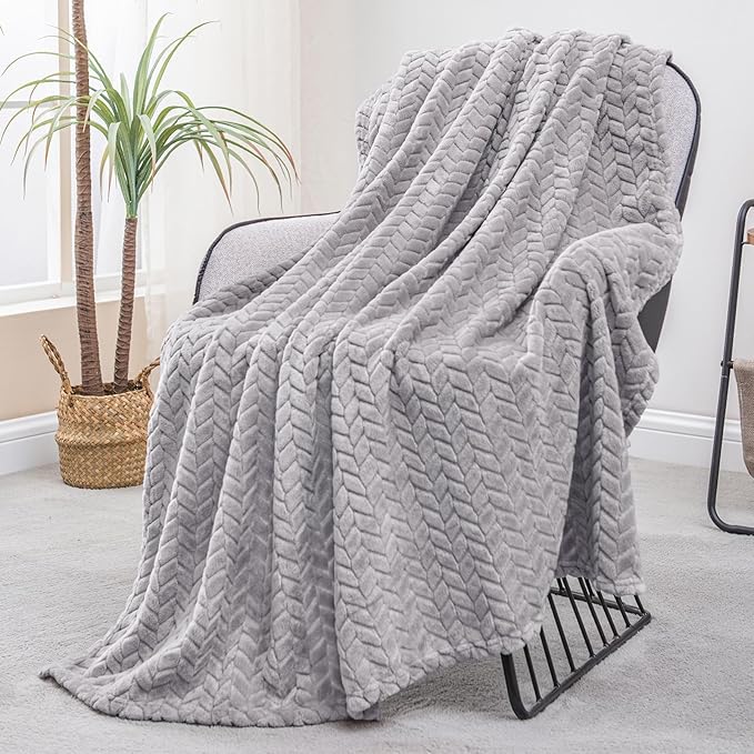 Exclusivo Mezcla Fleece Throw Blanket for Couch and Bed, 50x70 Inches Soft Cozy Jacquard Flannel Blankets, Lightweight Fuzzy Plush Warm Throws for Women, Light Grey