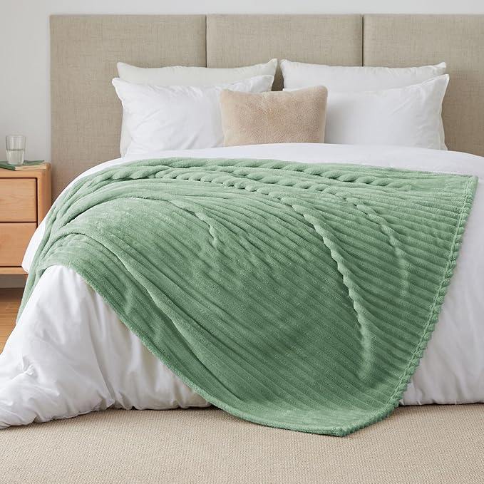 BEDELITE Twin Blanket for Couch & Bed, 300GSM Soft & Warm Fleece Blanket, Decorative and Giftable Striped Green Blankets for Women, Men, 60"x80"