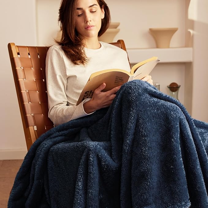 Exclusivo Mezcla Plush Fuzzy Fleece Throw Blanket Extra Large, Super Soft, Fluffy and Warm Blankets for Couch, Bed, All Season (Navy Blue, 50x70 inches)