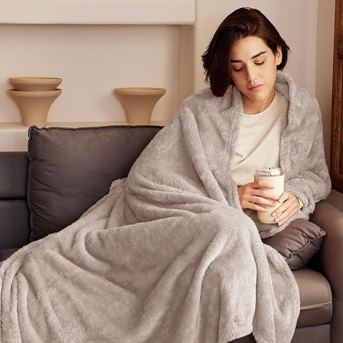 Exclusivo Mezcla Plush Fuzzy Fleece Bed Blanket Twin Size, Super Soft, Fluffy and Warm Blankets for Couch, Bed, All Season (Camel, 90x66 inches)